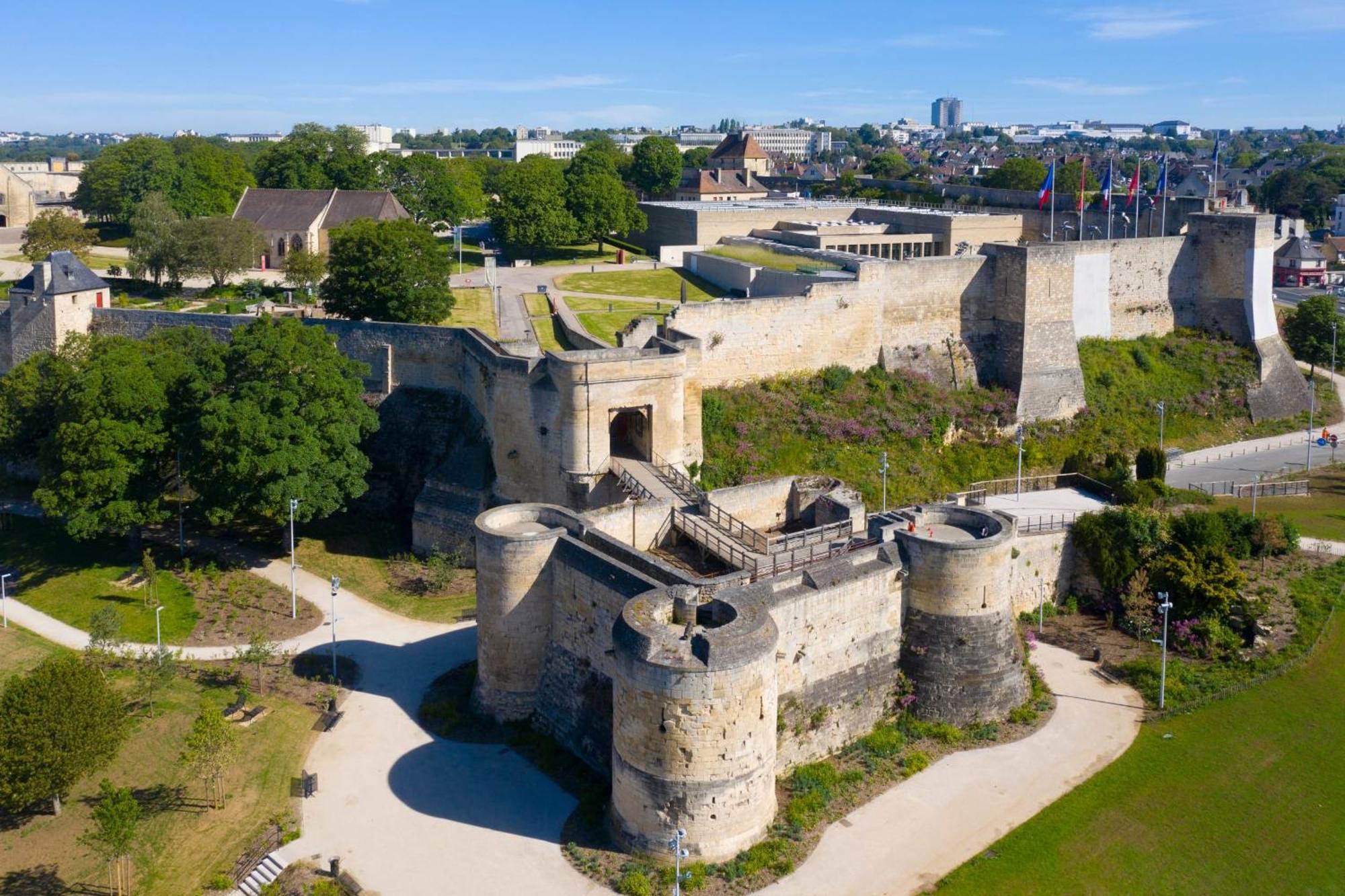 Le Castel D'Orne - Piscine Et Terrasse Apartment *